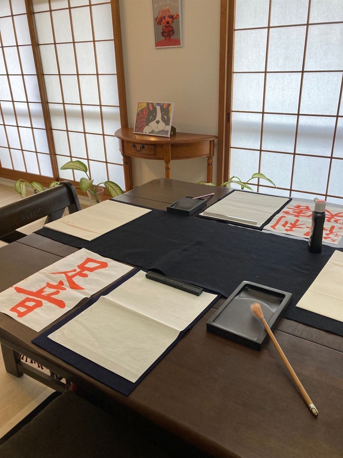 障子の光がやわらかい書道の和室